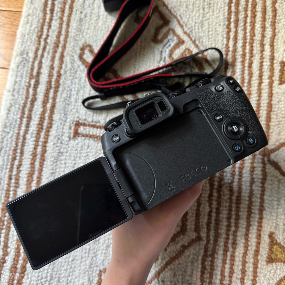 Canon EOS RP mirrorless camera BODY - Picture 8 of 14